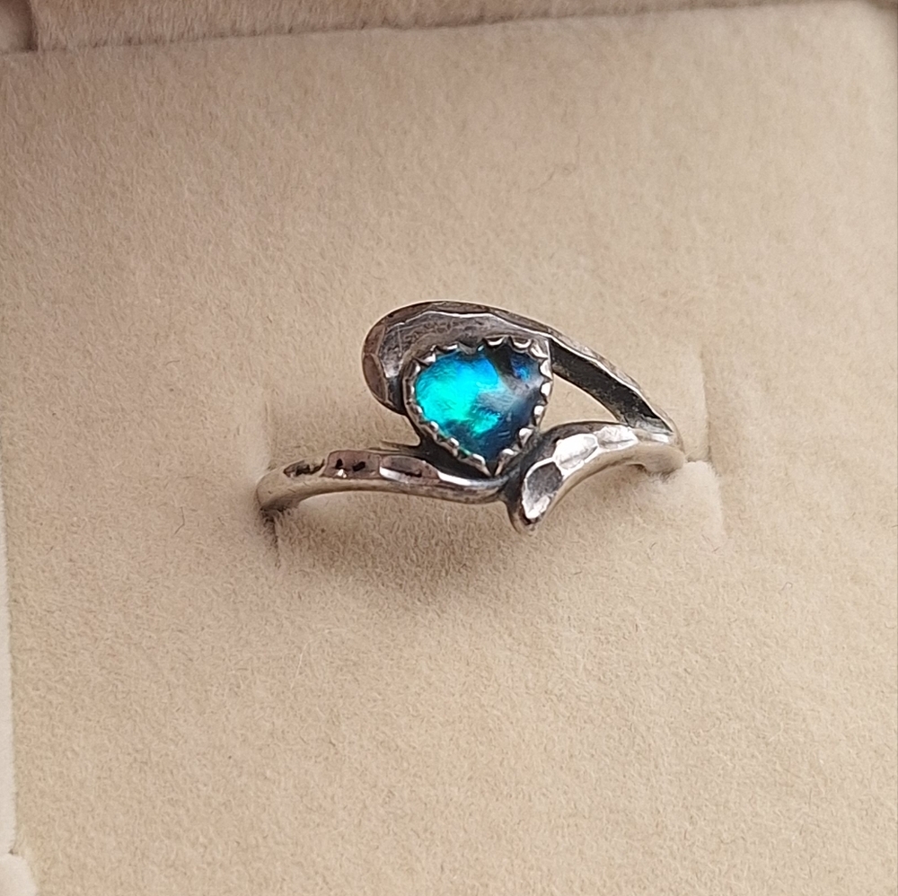 WM Co. Sterling Silver Heart-Shaped Abalone Ring – Size 5 - Picture 6 of 9